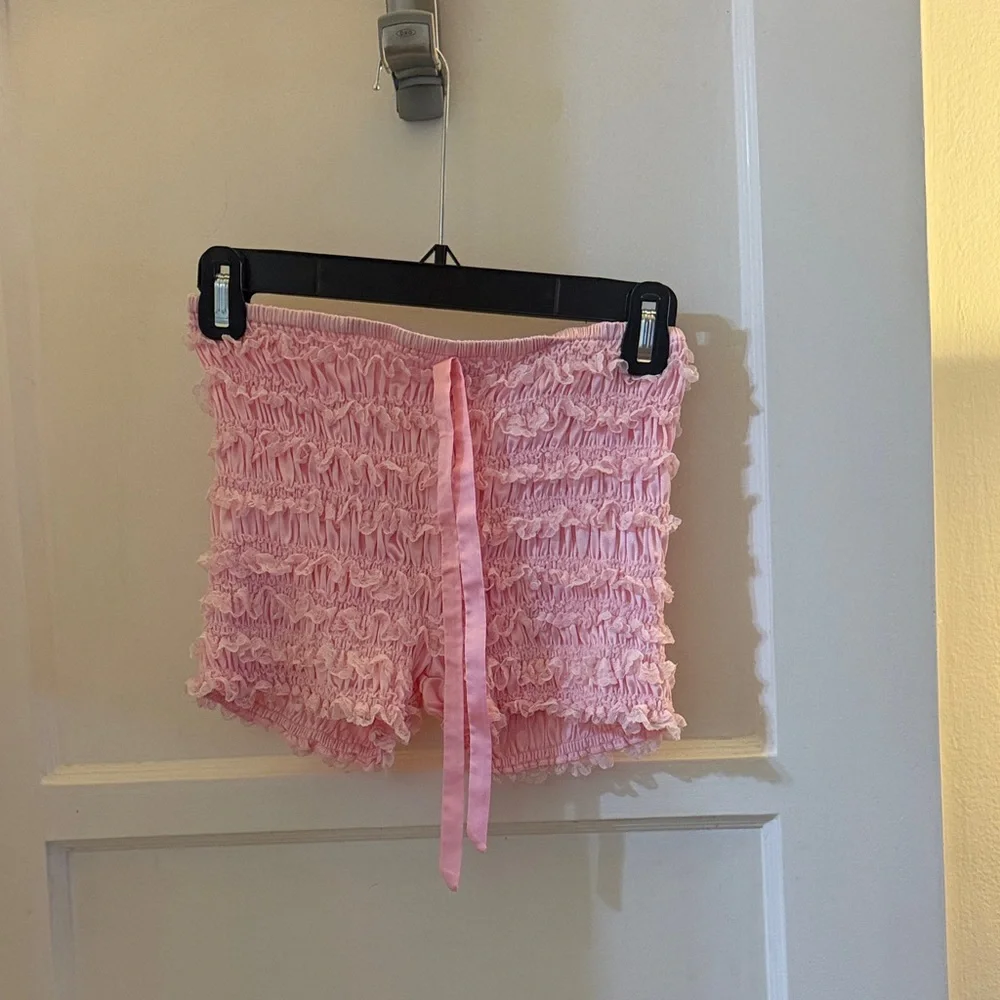Guizio pink ruffle hot shorts - Picture 2 of 4